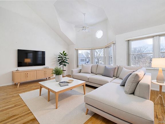 3rd image of 22 Ridgewood Drive