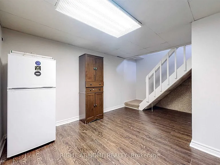 54 Penwick Cres — Photo 21