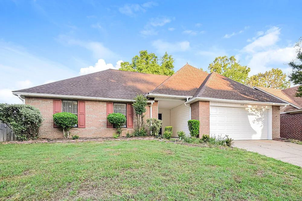 3 bed, 2.0 bath, 1411 sqft, $1,765 — Photo 3
