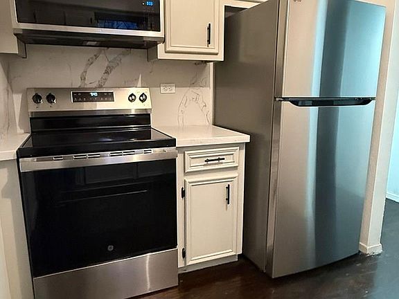 3rd image of 1555 W Elizabeth St #B