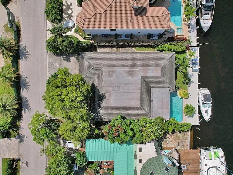 2427 Sea Island Dr — Photo 9