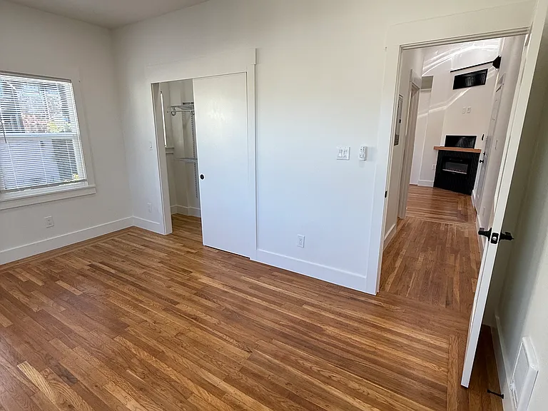 878 E 28th St #9 — Photo 15