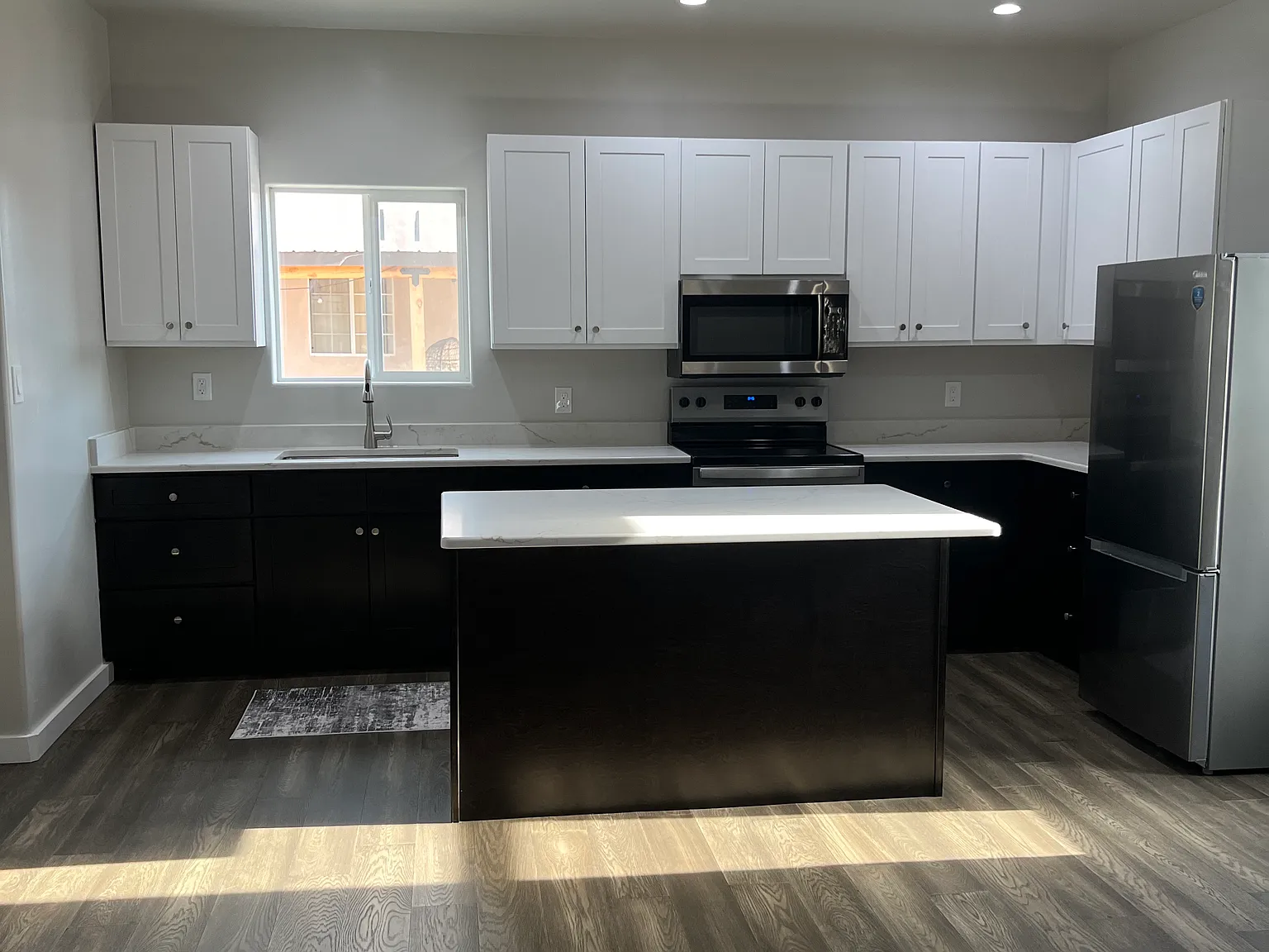 1 bed, 750 sqft, $1,350 — Photo 3