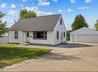 707 40th St SE, Cedar Rapids, IA 52403