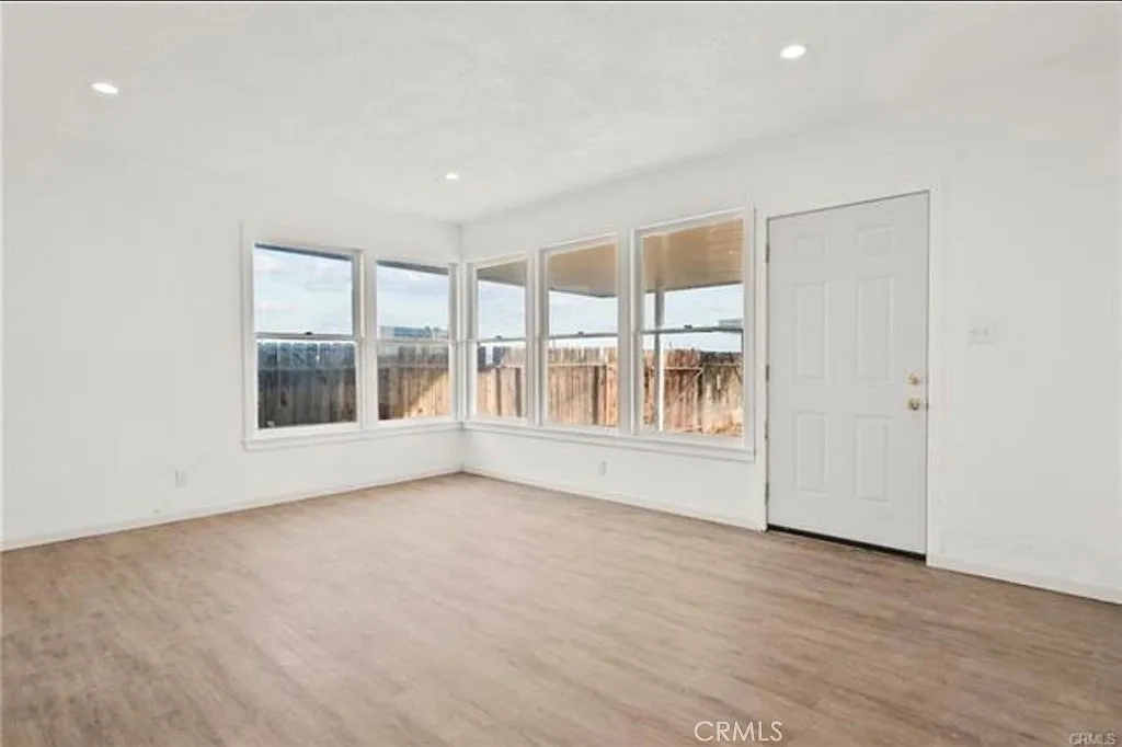 2 bed, 1038 sqft, $1,600 — Photo 1