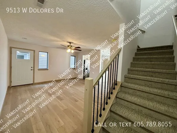 9513 W Dolores Dr, Sioux Falls, SD 57106