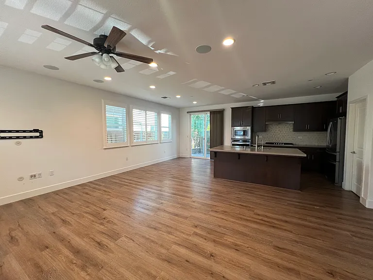 843 Barney Cmn — Photo 15