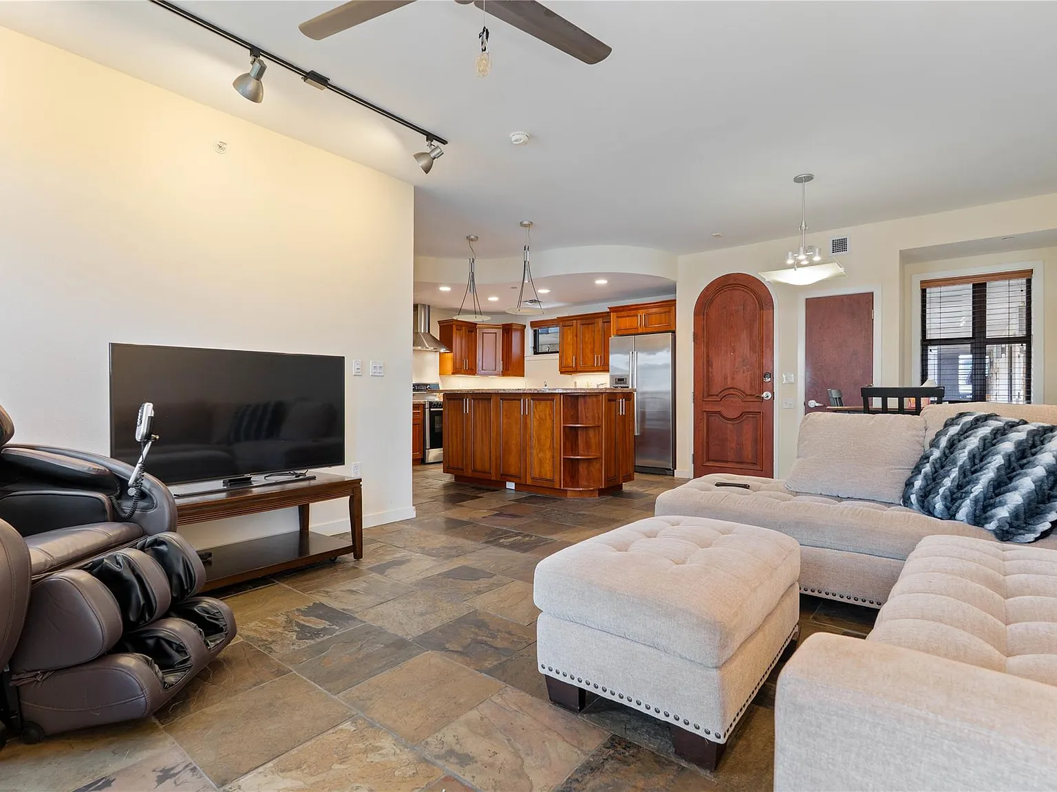 2 bed, 2.0 bath, 1108 sqft, $2,900 — Photo 4