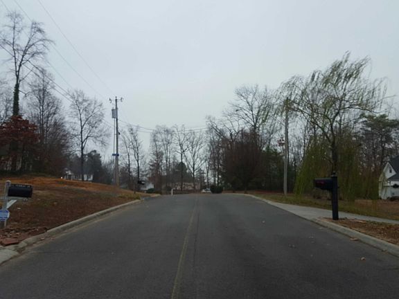 4th image of 312 Viewmont Dr