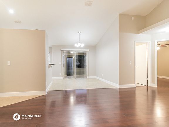 4th image of 2849 Logandale Dr