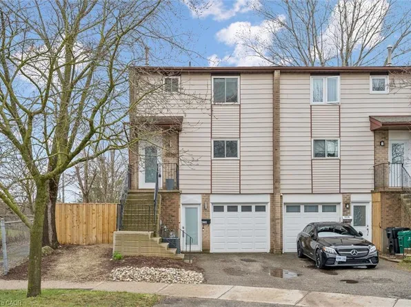 423 Cadbury Ct #A, Waterloo, ON N2K 3G7