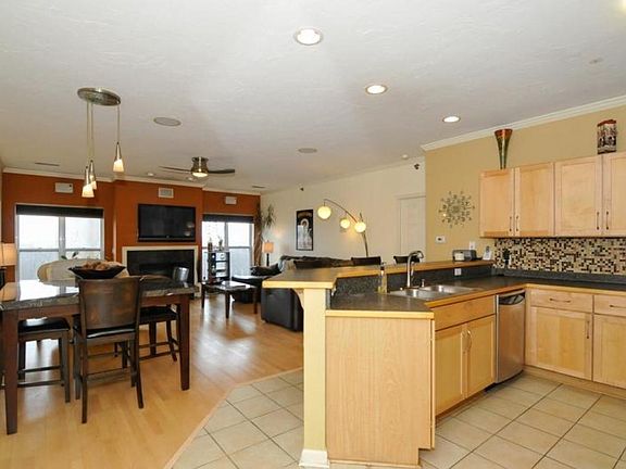 3rd image of 1220 E Locust St APT 309