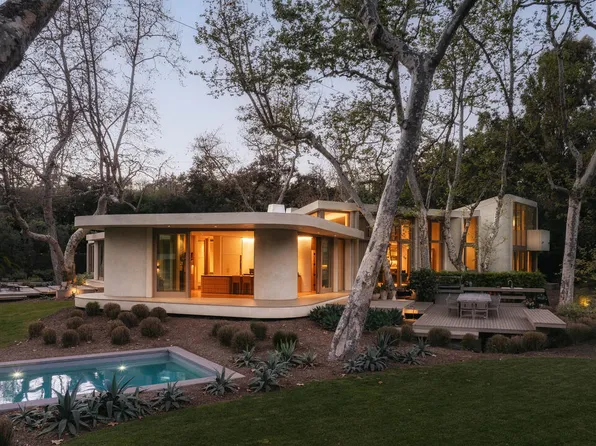 800 Brooktree Rd, Pacific Palisades, CA 90272