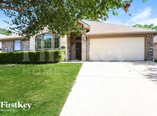 536 Harbor Crest Rd, Azle, TX 76020