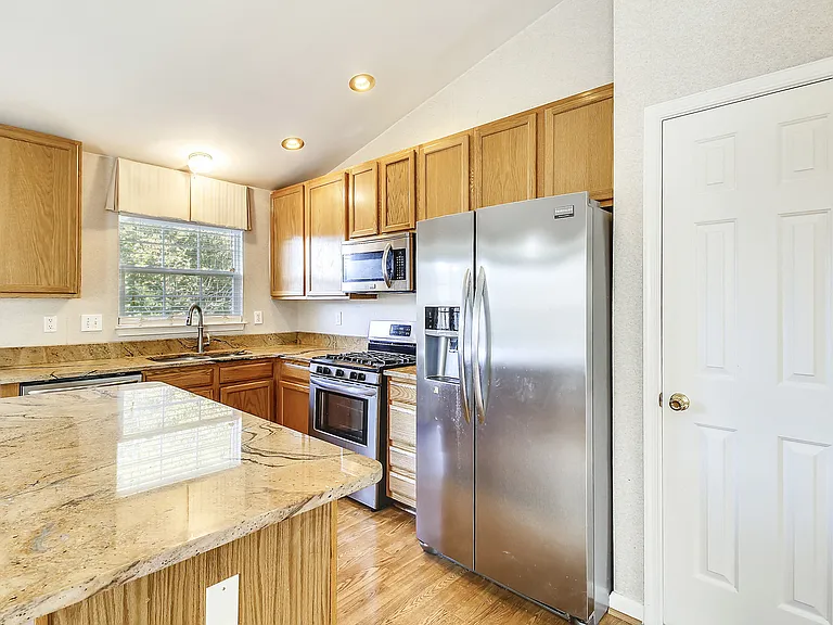 102 W Deer Park Rd — Photo 2