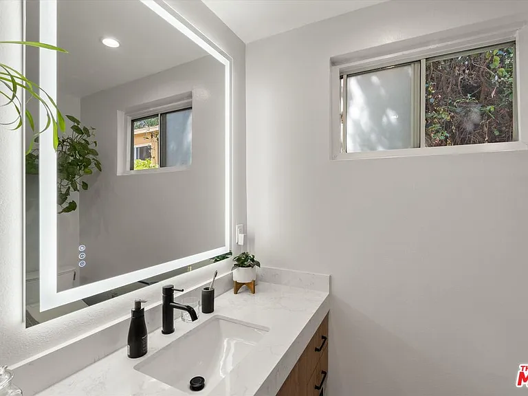 14934 Dickens St #7 — Photo 12