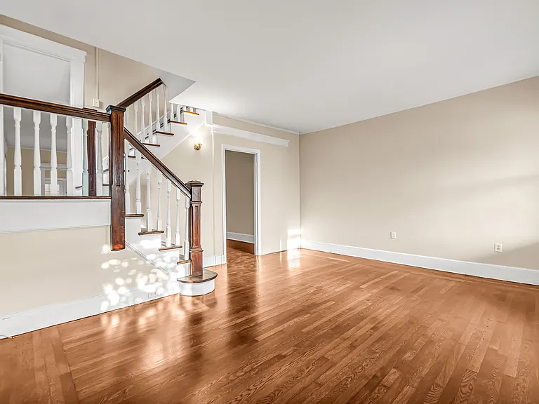 1035 Dixwell Ave — Photo 5