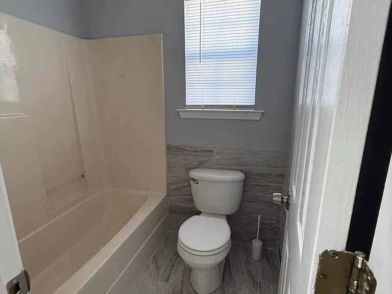 213 Kentshire Ln — Photo 17