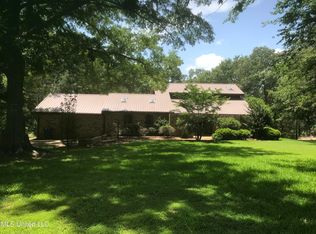 2 Dogwood Ln, Brandon, MS 39047