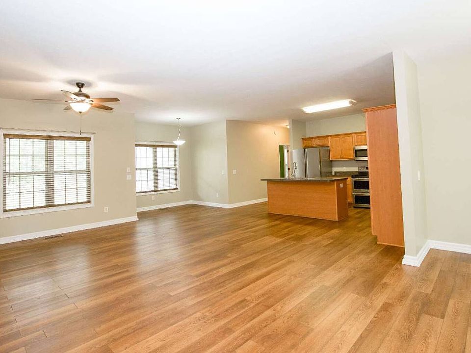 1st image of 110 Willow Creek Ln
