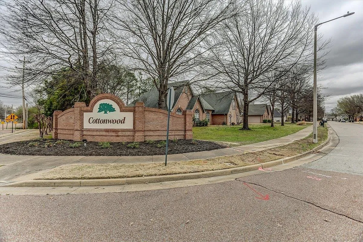 4 bed, 3.0 bath, 2983 sqft, $3,300 — Photo 2