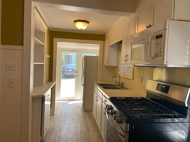 905 W McGee St #A — Photo 3