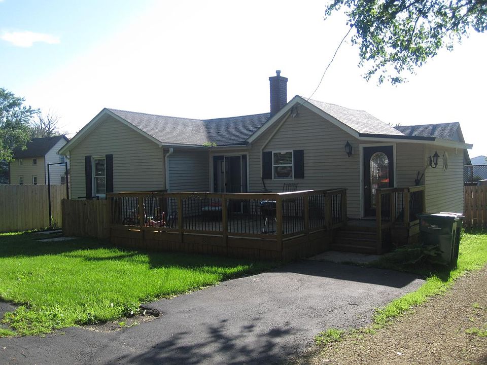A yard of the deck