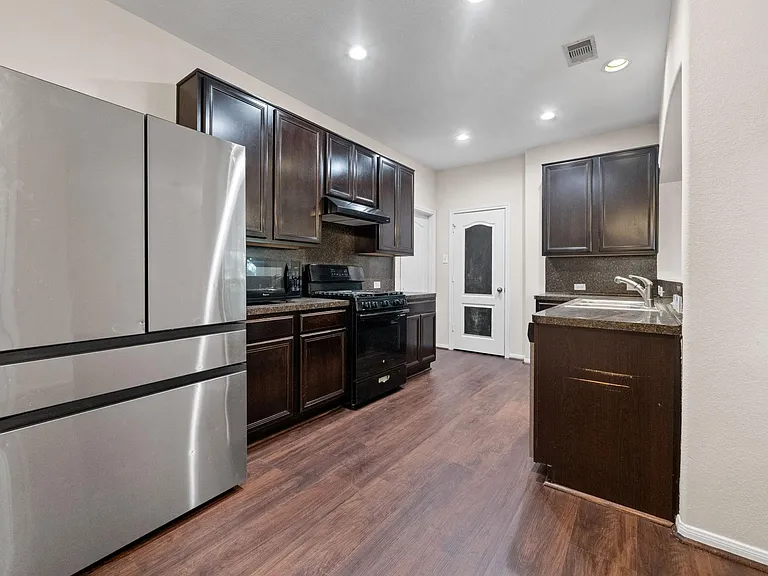 3027 Lockeridge Village Dr — Photo 9