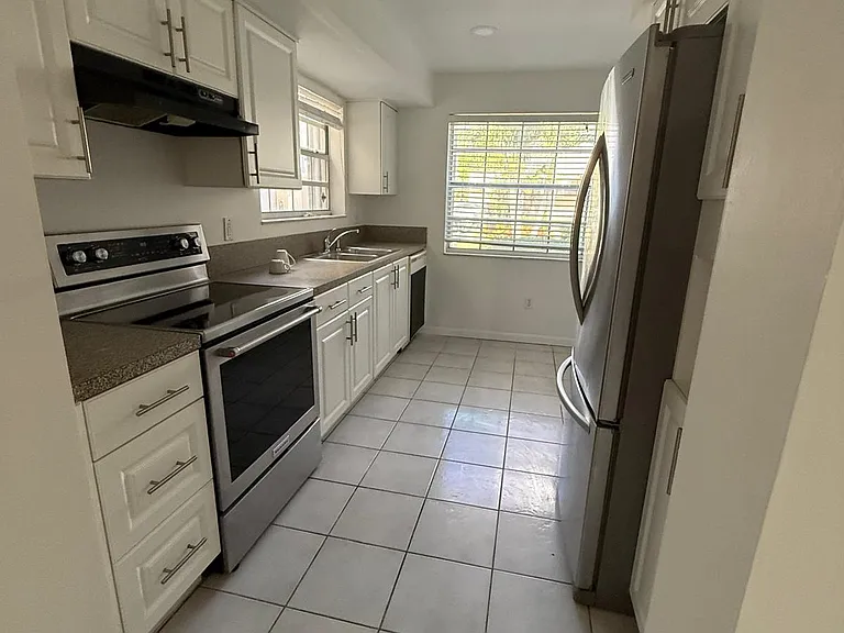 2621 SE 21st Ct #2621 — Photo 5