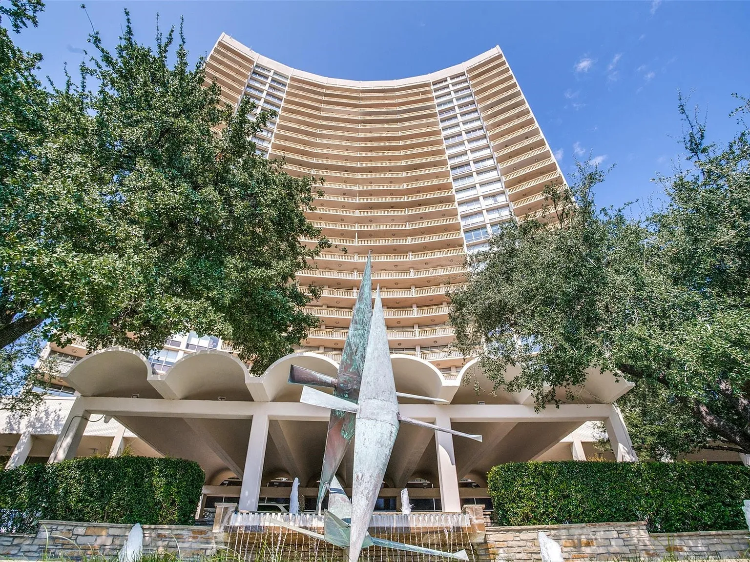 1 bed, 1.0 bath, 737 sqft, $2,500 — Photo 2