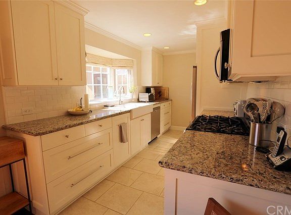 3rd image of 337 Flower St