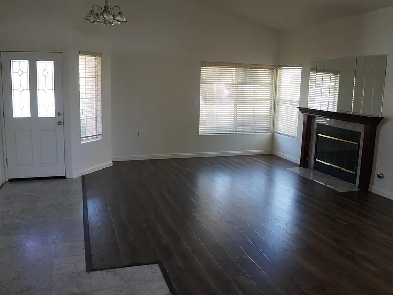 10235 Corkwood Ct — Photo 2