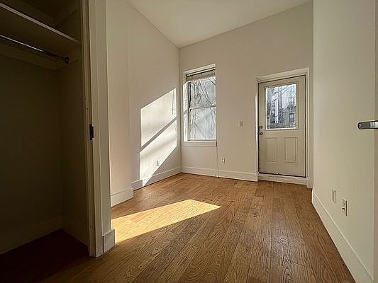 5th image of 815 Saint Johns Pl APT 1R