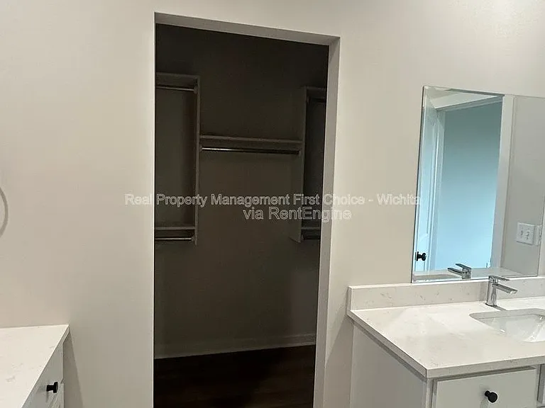 138 N Gowen St — Photo 11