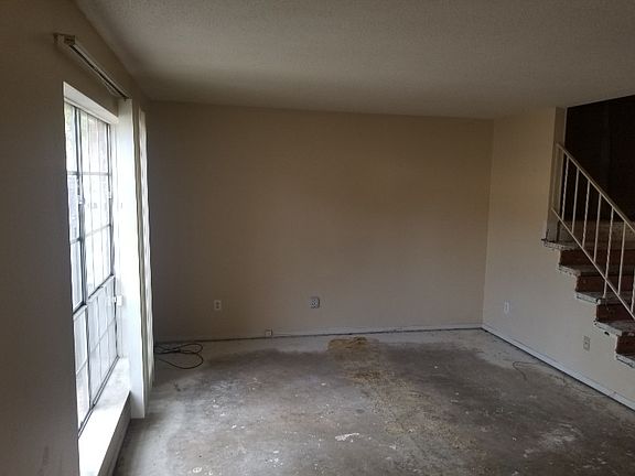 2nd image of 5528 Greenview Dr