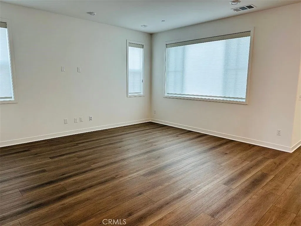 4 bed, 2555 sqft, $7,200 — Photo 3