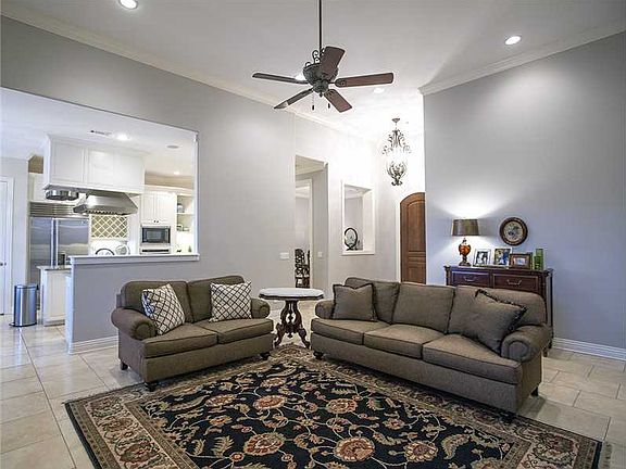 5th image of 802 SW Glen Arbor Ave