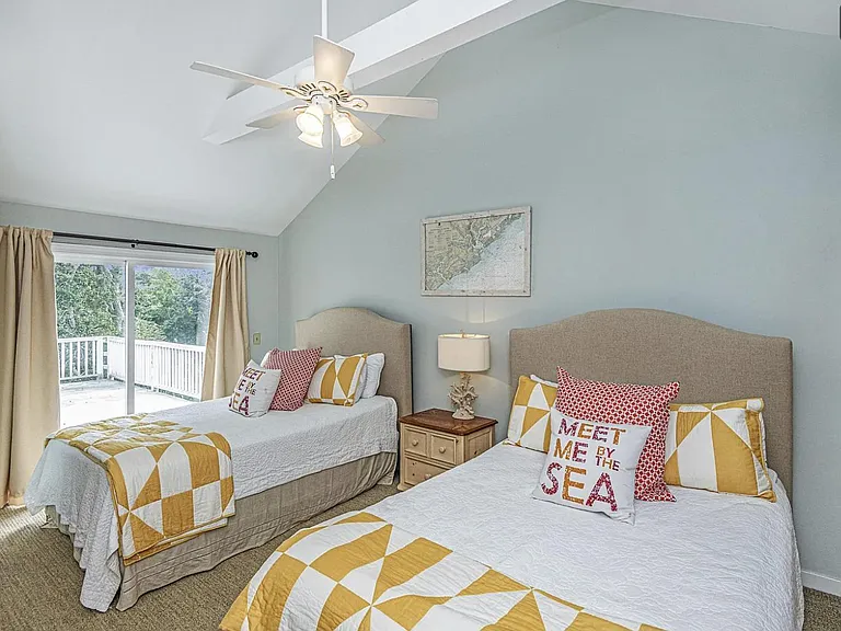 806 Carolina Blvd — Photo 14