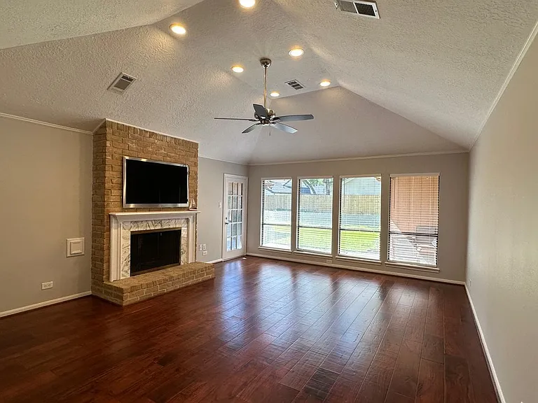 11527 Cedar Creek Dr — Photo 10
