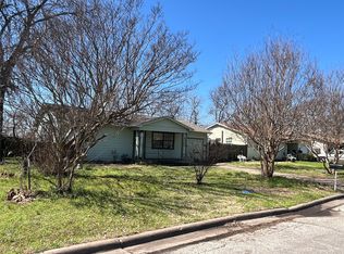 877 Volney Dr, Terrell, TX 75160