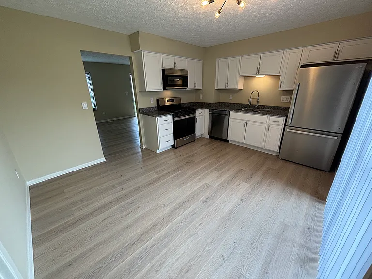 1891 Stoneview Ct — Photo 5