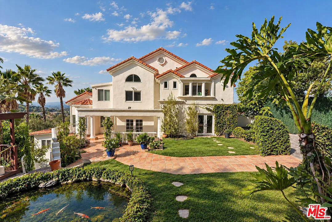 5 bed, 7.0 bath, 5879 sqft, $30,000 — Photo 3
