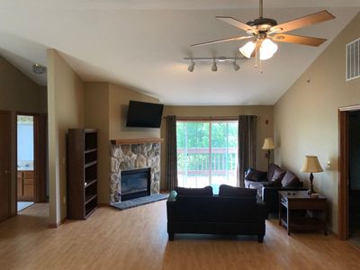 7925 S Scepter Dr APT 2, Franklin, WI, 53132