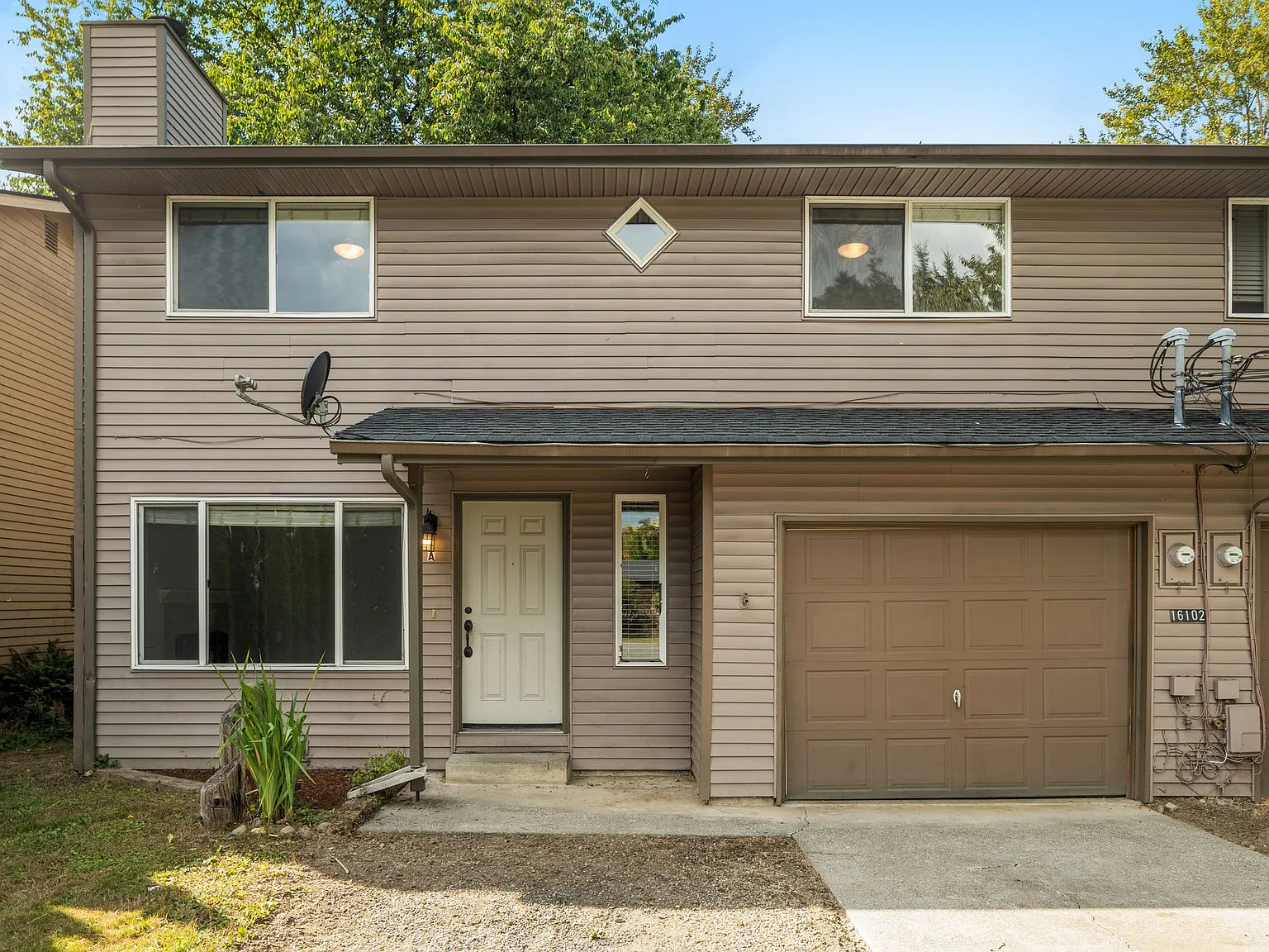 3 bed, 1.5 bath, 1380 sqft, $2,305 — Photo 2