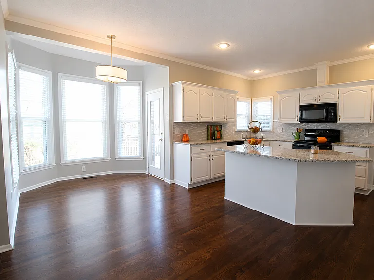 12519 Slater Ln — Photo 4