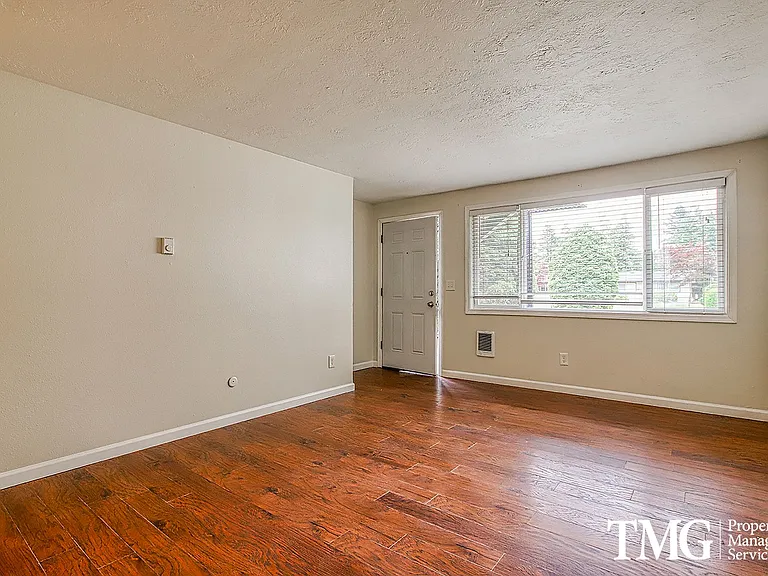 Jackson Court Apartments — Photo 17