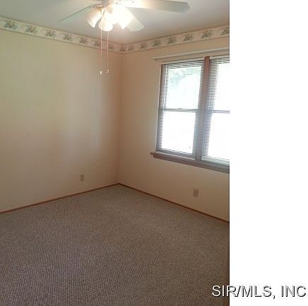 5th image of 909 E Lorena Ave