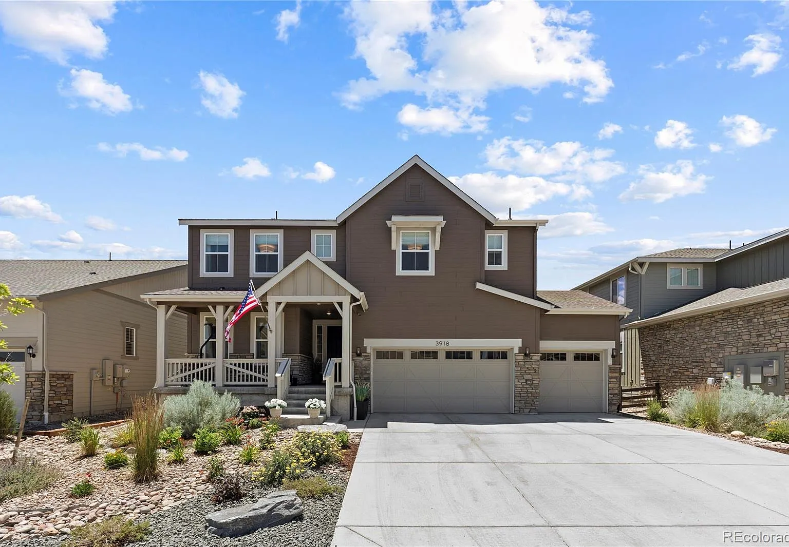 4 bed, 4.0 bath, 2850 sqft, $4,700 — Photo 1
