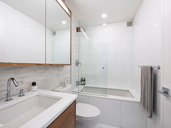 4th image of 301 W 53rd St APT 6D