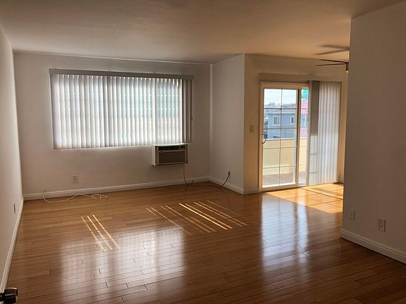 4th image of 817 S Manhattan Pl APT 7